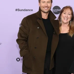 Hit Man 2024 Glen Powell Green Coat